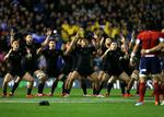 Ritual. Haka er en fast bestanddel, når New Zealand spiller rugby til stor glæde for tilskuerne. Modstanderne er dog knapt så begejstrede. 