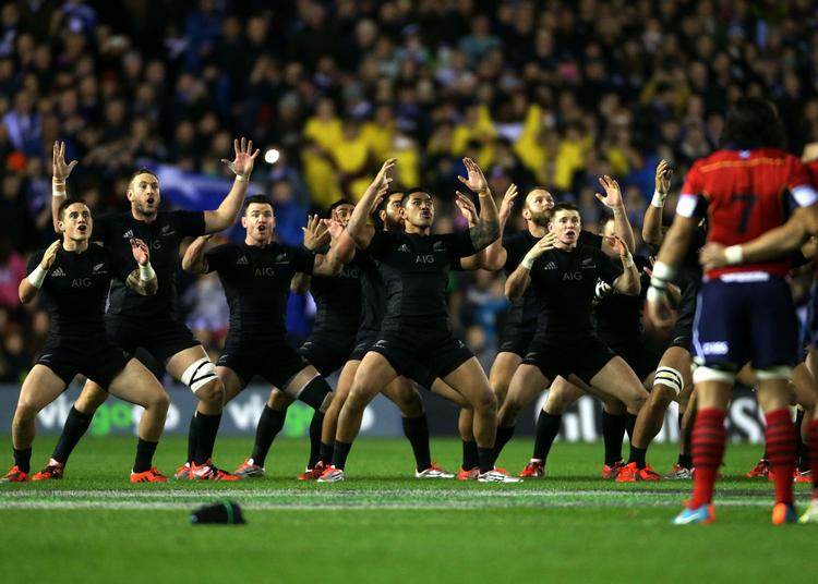 Ritual. Haka er en fast bestanddel, når New Zealand spiller rugby til stor glæde for tilskuerne. Modstanderne er dog knapt så begejstrede. 
