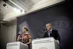 Asylpolitik. Statsminister Lars Løkke Rasmussen og integrationsminister Inger Støjberg holder pressemøde om flygtningesituationen. Nu vil ombudsmanden udnersøge Danmarks asylannoncer i mellemøstlige aviser. 