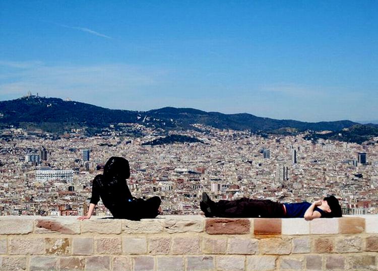 Afslapning. Castell de Montjuïc i Barcelona. 
