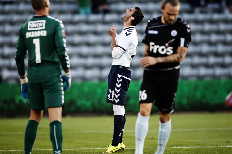 Nederlag. Mate Vatsadze (i midten) og resten af AGF-holdet har god grund til at ærgre sig. 