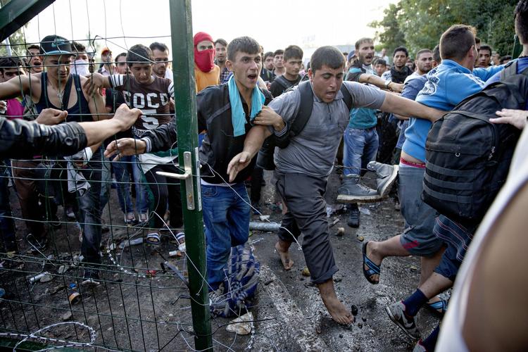 Grænsen. De seneste dage har været præget af voldsomme scener fra grænsen mellem Serbien og Ungarn, hvor politiet har stoppet flygtninge og migranter. 