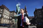Kernevelfærd. DF og S er imod minusvækst til fordel for topskattelettelser. Intet nyt under solen, mener Simon Emil Ammitzbøl (LA). 