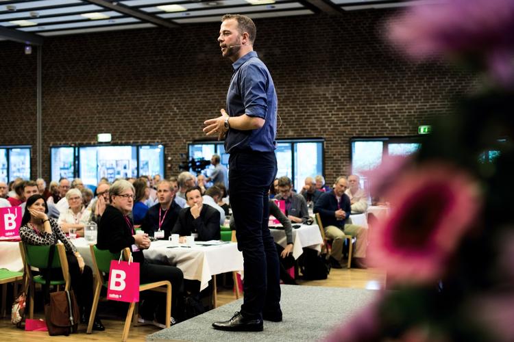 Kritik. Det var ikke så smart, at Morten Østergaard under valgkampen gik ud med upopulære solomeldinger om skat og tilbagetrækningsalder, mener flere fra det radikale bagland. 