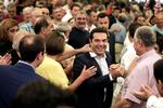 opbakning. Den græske regerings leder, Alexis Tsipras, er stadig populær blandt de fleste partimedlemmer i Syriza, selv om han er løbet fra mange af sine valgløfter. Foto: Petros Giannakouris/AP 