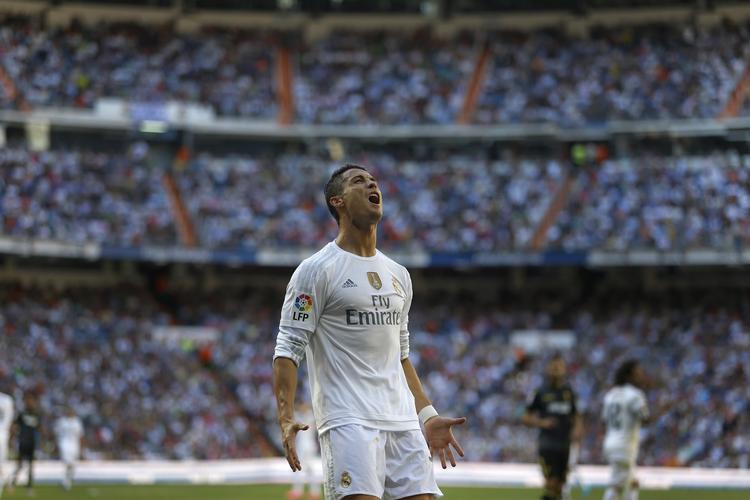 MÅLLØS. Efter fem og tre scoringer i Real Madrids seneste to kampe måtte Cristiano Ronaldo 'nøjes' med at vinde mod Granada i dag. 
