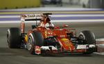 fremgang. Sebastian Vettel førte fra start til slut trods afbrydelser i form af uheld og en gående mand på banen i Singapore. 