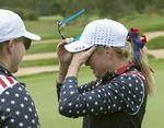 FØLELSER. Der blev tørret adskillige tårer væk under weekendens Solheim Cup, blandt andet da Paula Creamer (th.) havde besejret Sandra Gal i søndagens single. 