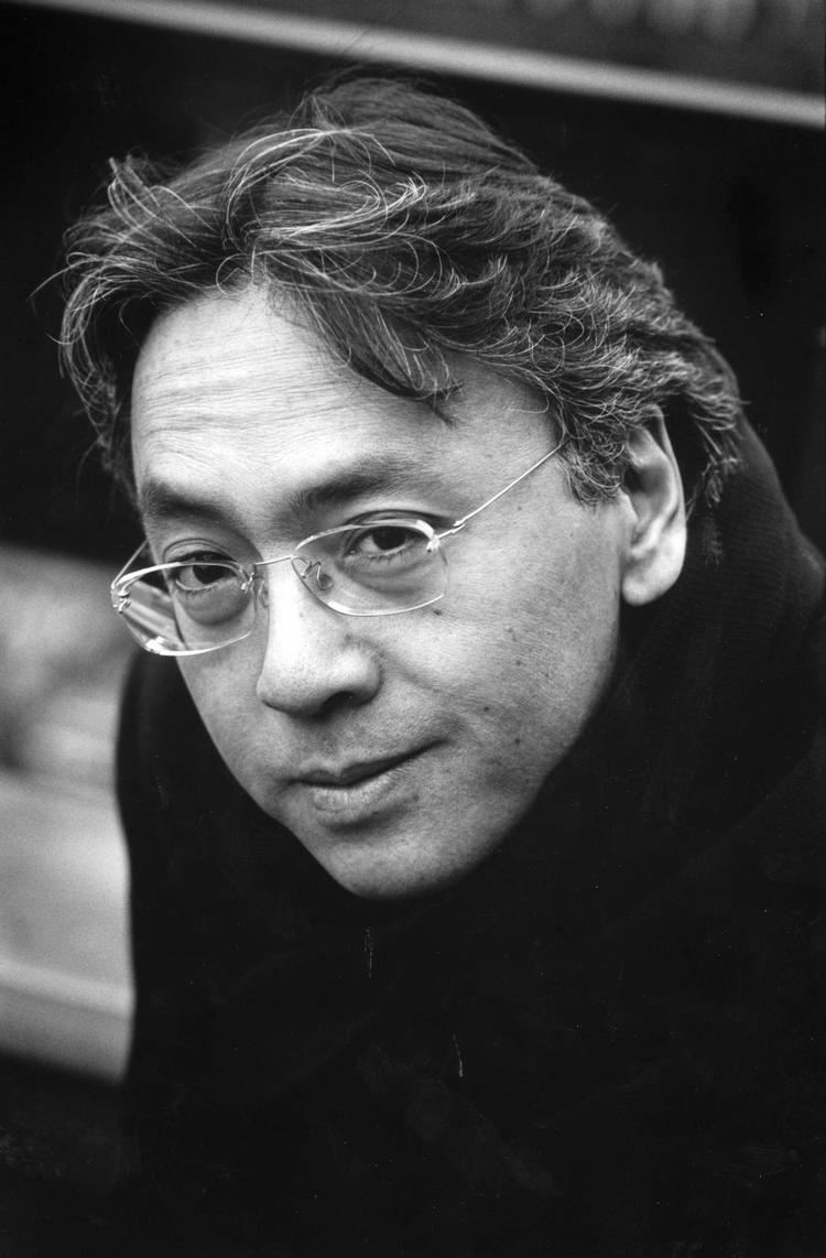 Nedadgående. Kazuo Ishiguro (f. 1954) vandt The Man Booker Prize for  'Resten af dagen'. 