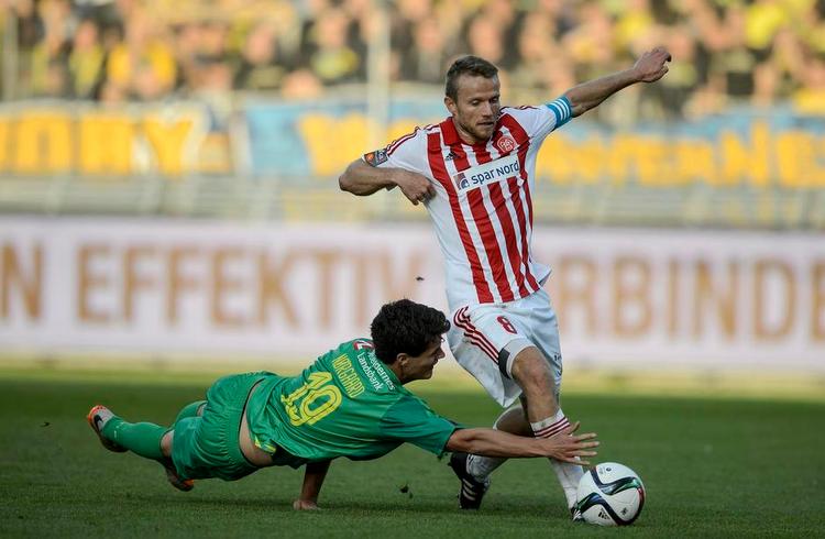 RUTINE. Rasmus Würtz (til højre) er en af de AaB’ere, der skal levere stabilitet til holdet. Foto: 