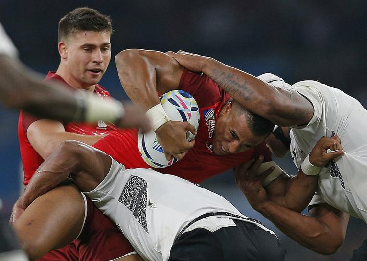 infight. Under åbningskampen ved rugby-VM mellem England og Fiji blev tv-teknologien benyttet flittigt for at afgøre tvivlskendelser. 
