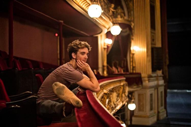Topdanser. Balletmester Nikolaj Hübbe fortæller, at han har store planer for Ulrik Birkkjær - uden dog at ville røbe, hvad de går ud på. 