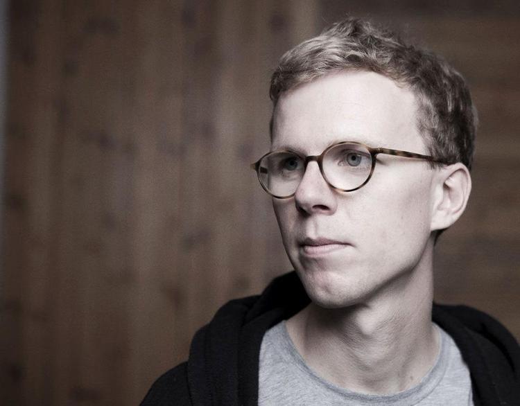 Indtryk. Jeget i Johan Davidsens debutbog bruger mange kræfter på at kalkulere, hvordan han kan gøre indtryk på sine omgivelser. 