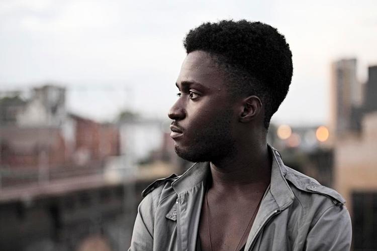 Stjernefrø. Den britiske presse har længe haft 25-årige Kwabs på listen over de største talenter. 