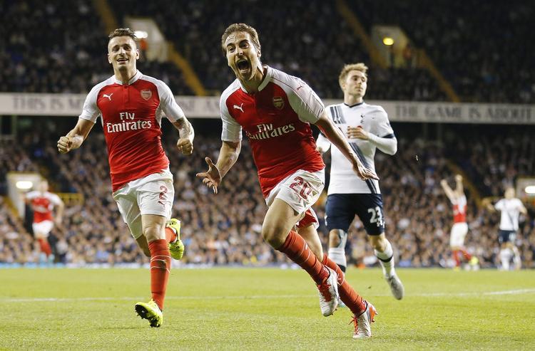 MÅLSCORER. To gange scorede Mathieu Flamini mod Christian Eriksen og Tottenham. 