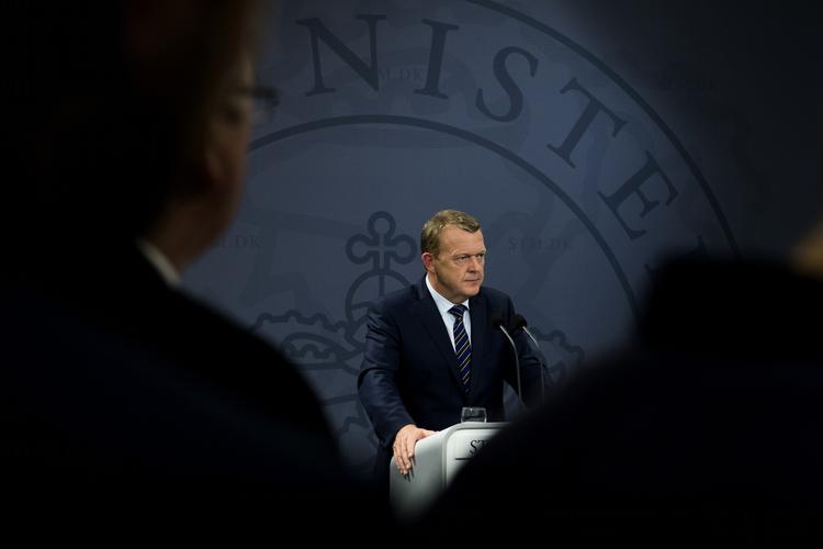 Splittet. Mens Lars Løkke Rasmussen (V) diskuterer med civilsamfundet, vokser frustrationen blandt regeringens støttepartier. 