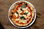 Pizza Margherita på Restaurant Mother