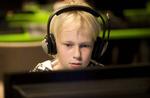 For meget computerspil forstyrrer især drenges skolekundskaber, så nu skal der gribes ind overfor spilafhængighed. Arkiv. 
