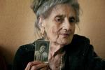 88-årige Anna Vasiljevna Bigus blev som 19-årig skilt fra sin familie i Ukraine og tilbragte 10 år af sit liv i en Gulag-lejr i Norilsk. Da hun blev løsladt i en alder af 29, havde hun mistet alt i Ukraine - og blev i Norilsk, hvor hun fik familie og har boet siden. 