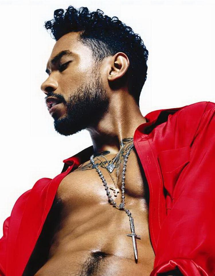 Sexbombe. Tør du trykke på billedet? 