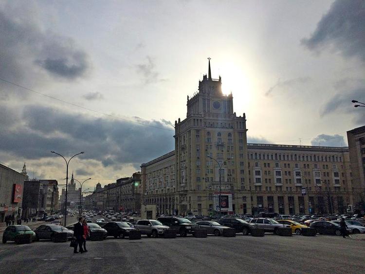 Hotel Peking husede i fortiden kgb-agenter og Sovjettidens spidser. Indloger dig på hotellet, hvis historien fascinerer dig, og moderne hotel-komfort ikke trækker. 