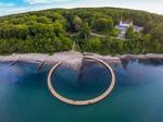 Arkitektur. Et foto af den runde bro taget med en drone gik viralt. Siden skrev blandt andre Archdaily og Wired om broen. I baggrunden Varna Palæet. Foto: Aarhus I Billeder. 