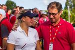 SKUFFELSE. Andenpladsen i Ladies Open de France er den bedste placering for Emily Kristine Pedersen, der ikke desto mindre efter det tabte omspil måtte trøstes af Jean Van de Velde, en European Tour-spiller, der kender fornemmelsen af at misse en sikker føring. 