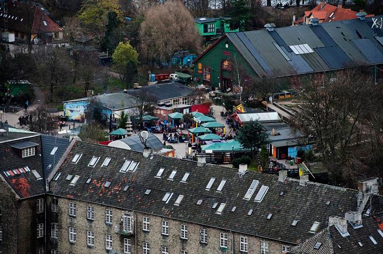 Hashsalg. Politiets særlige enhed, der bekæmper den ulovlige hashandel på Christiania, har foretaget 324 hemmelige ransagninger på tre år. 