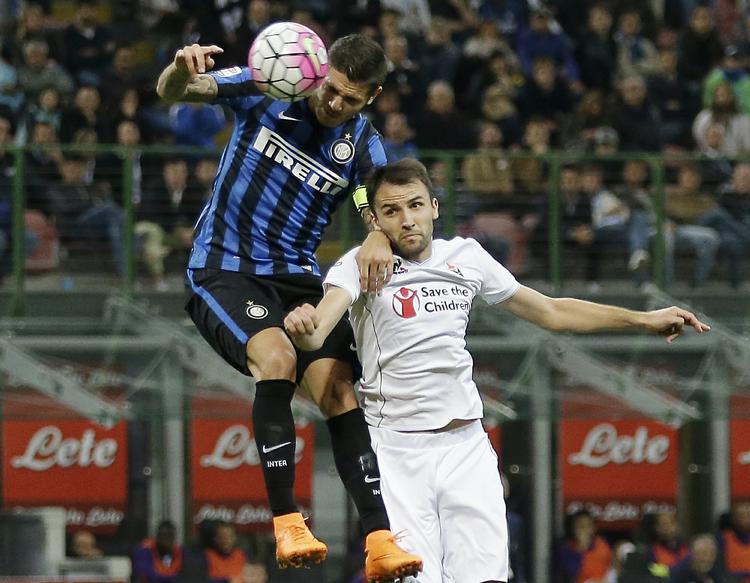 1-4. Efter fem sejre på stribe måtte Inter og Mauro Icardi (tv) bide i græsset mod Fiorentina. 