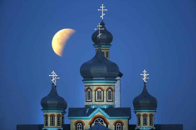 Fænomenet gemmer sig bag kirketårnene i Turets i Hviderusland. 