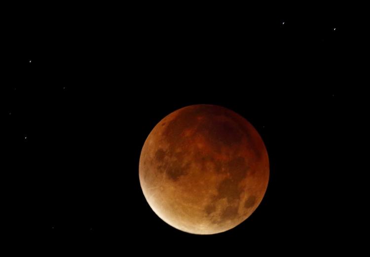 BLODMÅNE. Nattens måneformørkelse bød på uendelig skønhed. 