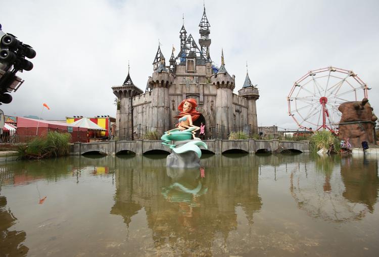 DISMALAND. Banksys kæmpe installation skal nu rives ned. 