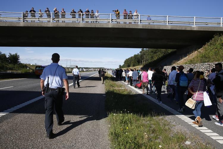 Asyl. Flygtninge og migranter marcherede på motorveje i Danmark i begyndelsen af september. De ville til Sverige. (arkivfoto) 