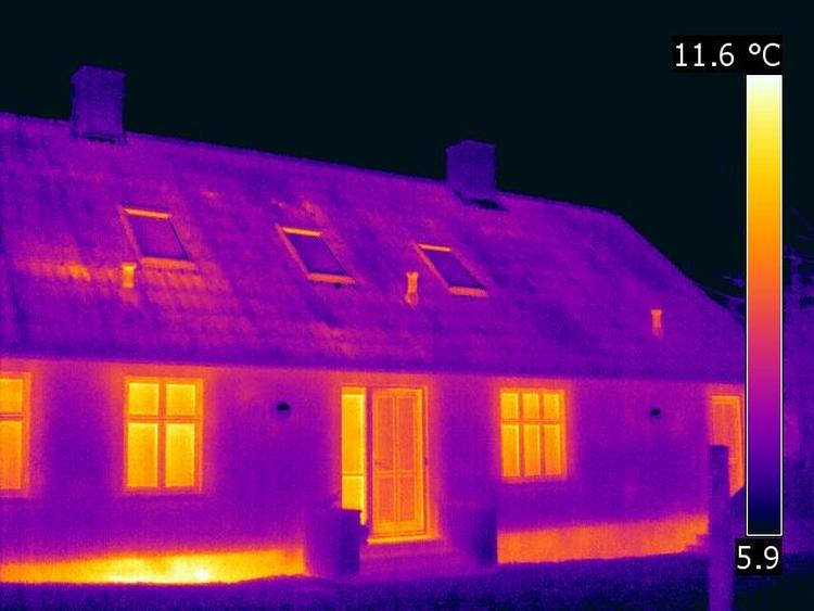 isoleret. Rockwool lever af at isolere huse, så varmen ikke ryger ud i det blå. Før fyringsrunden var der 11.000 medarbejdere i mere end 35 lande. 