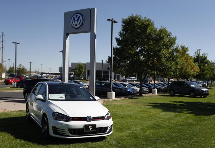 SVAR. Forbrugerrådet Tænk er ved at være godt trætte af at vente på, at VW Danmark svarer på, hvorvidt danske bilejere er blevet snydt i kølvandet på miljøskandalen. 