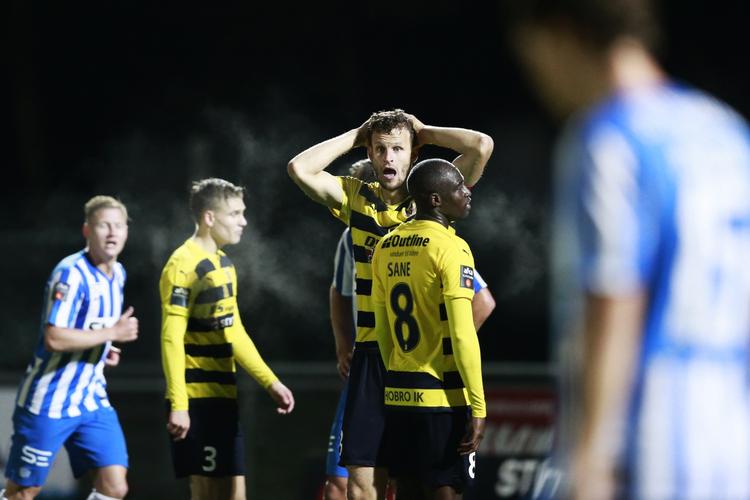 nej! Mads Justesen fra Hobro er rystet over en dommerkendelse i 2-2-kampen mod Esbjerg, der udlignede på et sent og tvivlsomt straffespark. 