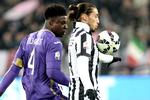 disciplinært. Juventus-spilleren Martin Caceres (th) var utrolig heldig med ikke at skade andre eller sig selv, da han pløjede ind i et busskur i påvirket tilstand. 