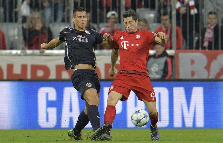 5-0. Bayern München og Robert Lewandowski (th) sænkede et Zagreb-hold, der har været ubesejret i 45 kampe. 