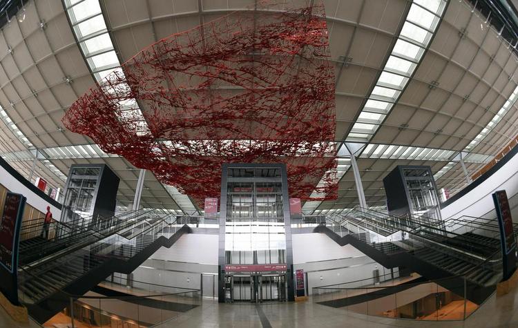 tom. Smukt udsmykket er loftet i hoved-terminalen i BER lufthavnen ved Schönefeld, men det er også det fineste, der pt. kan siges om det skandaleramte byggeri. 