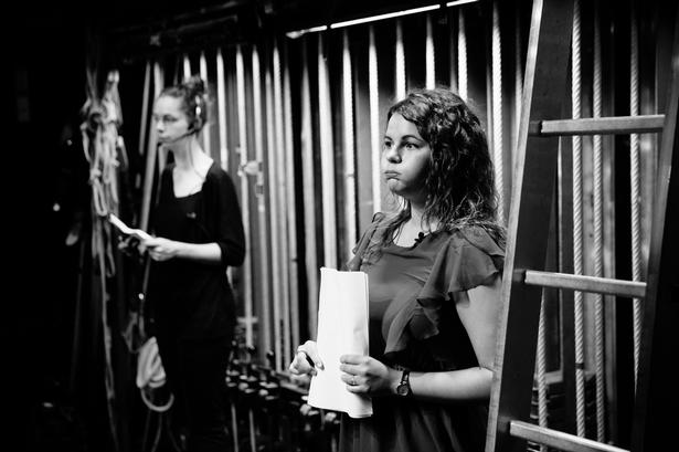 Puha, det er næsten ikke til at overskue, at drømmen om lidt kan briste eller bære. 