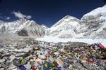 KATASTROFE. En lavine d. 18 april 2014 dræbte 17 mennesker nær Everest Base Camp. Foto: Tashi Sherpa / AP. 