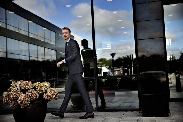 topchef. Henrik Poulsen blev adm. direktør i Dong i 2012. Han kom fra den samme stilling i TDC. 