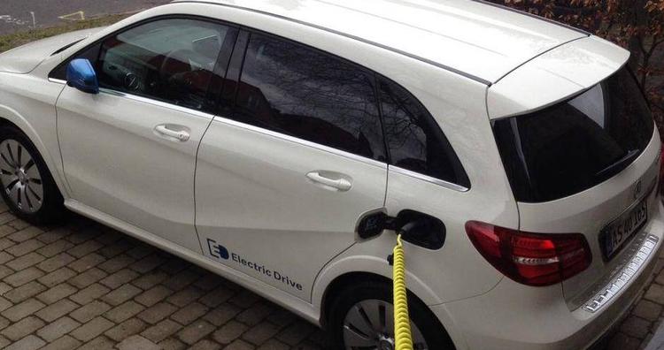 usikkerhed. Elbiler har i en årrække været fritaget for registreringsafgift blandt andet for at fremme salget af de miljøvenlige biler. 