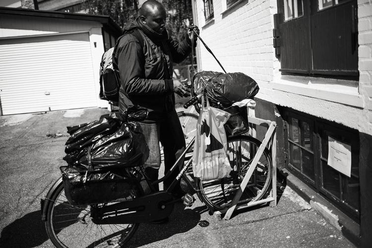 Flaskesamleren Mike blev i maj anholdt og pålagt at betale en bøde for at opholde sig på en skole på Nørrebro. Nu skal ni mænd fra en lignende sag fra sidste år frifindes. 