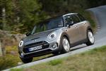KØREGLAD. Den nye Mini Clubman lystrer førerens mindste vink. Men det er blevet en stor bil, som derfor også tilbyder fin komfort. 