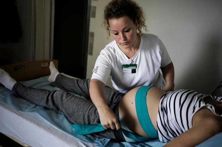 Travl. Flere igangsatte fødsler kræver flere ressourcer. De er ikke fulgt med, og det giver mindre ro og tryghed, fortæller jordemor Mette Riishede Hansen. 