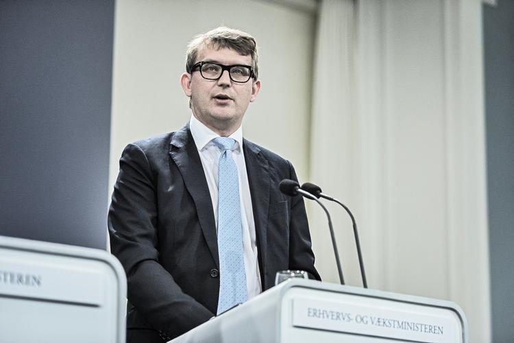 Genstridig. Efter skattesagen forudså de færreste, at Troels Lund Poulsen (V) ville blive minister igen, men den nye erhvervsminister er tilbage som Lars Løkkes hardhitter i udflytningen af statslige arbejdspladser. 