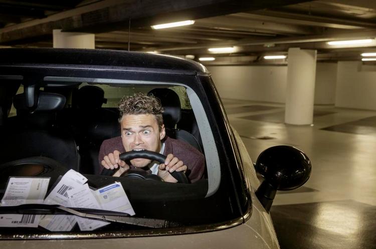 Ikke nu igen. Parkeringsbøderne hober sig op hos komikeren Ruben Søltoft, der har svært ved at se logikken i de københavnske regler. 