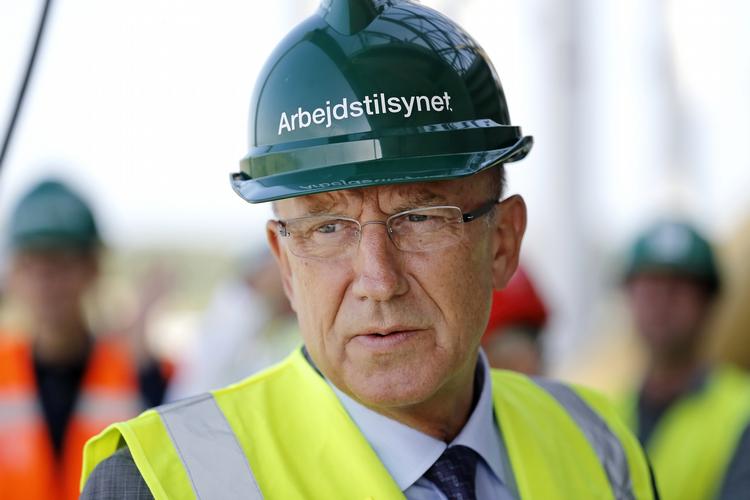 Job. Kun 650 personer vil komme i arbejdstøjet som følge af regeringens forslag til en kontanthjælpsreform. Ambitiøst? Nej, erkender beskæftigelsesminister Jørn Neergaard Larsen (V) selv. 
