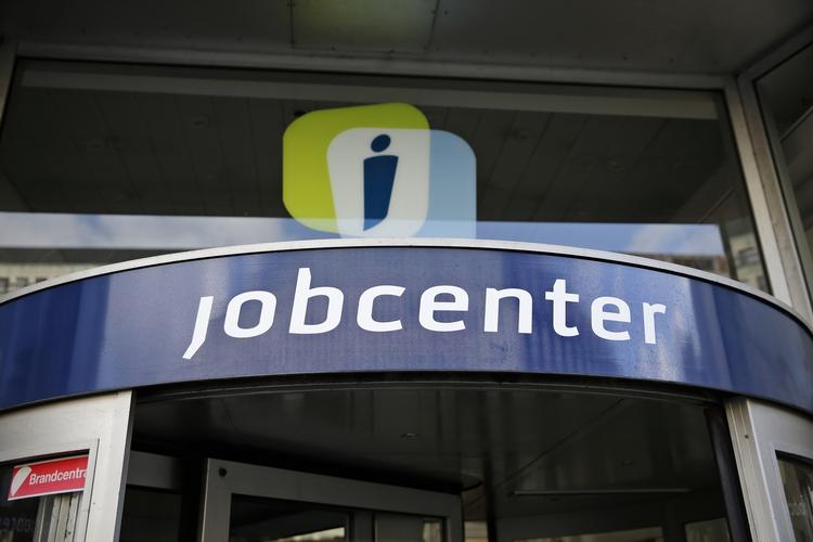 Jobløse. De fattigste ledige betaler for regeringens skattelettelser, mener socialrådgiverformand. 